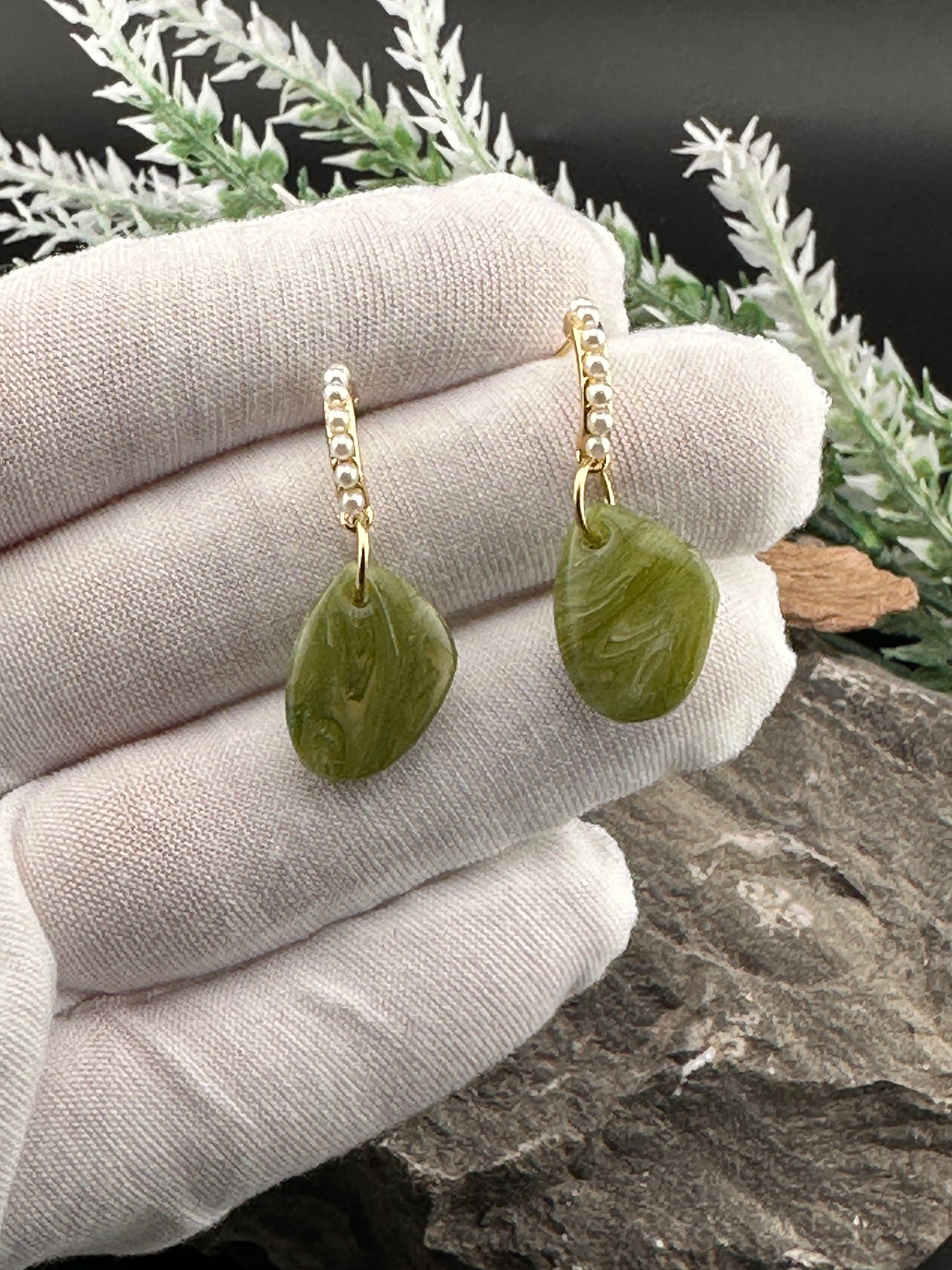 Moss Whisper – Faux Jade & Pearl Earrings
