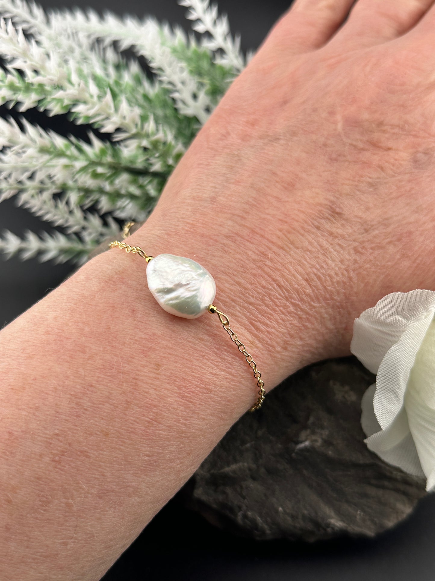 Elegance in Pearl – Large Baroque Pearl Bracelet