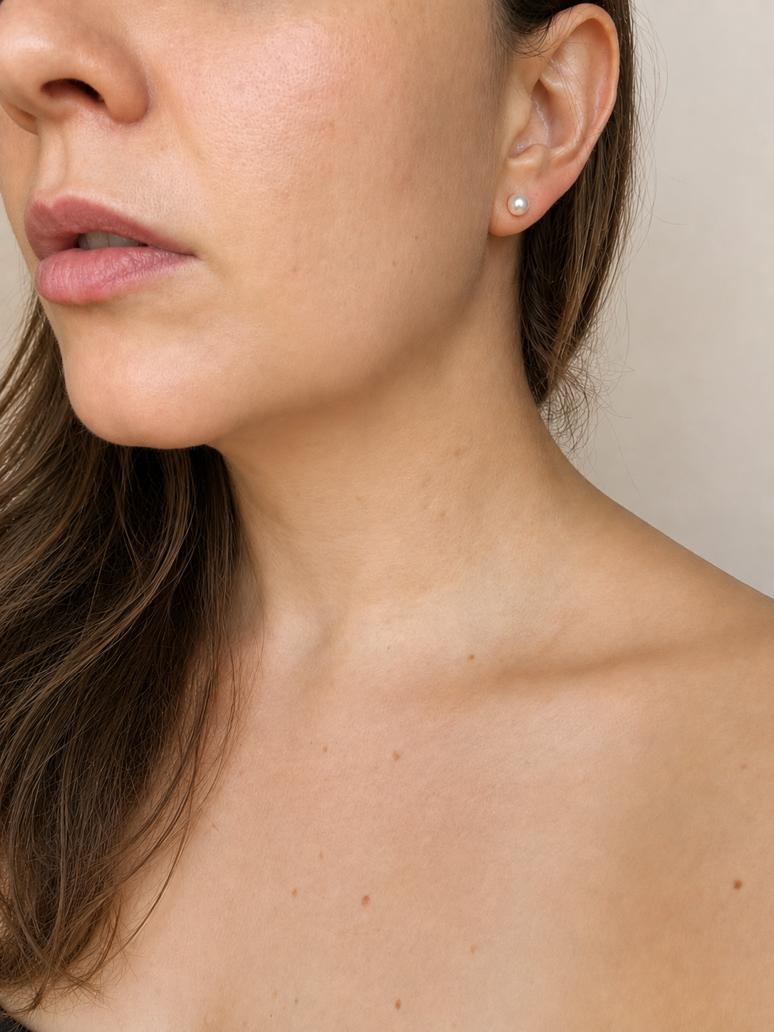 Claira- Pearl Stud Earrings