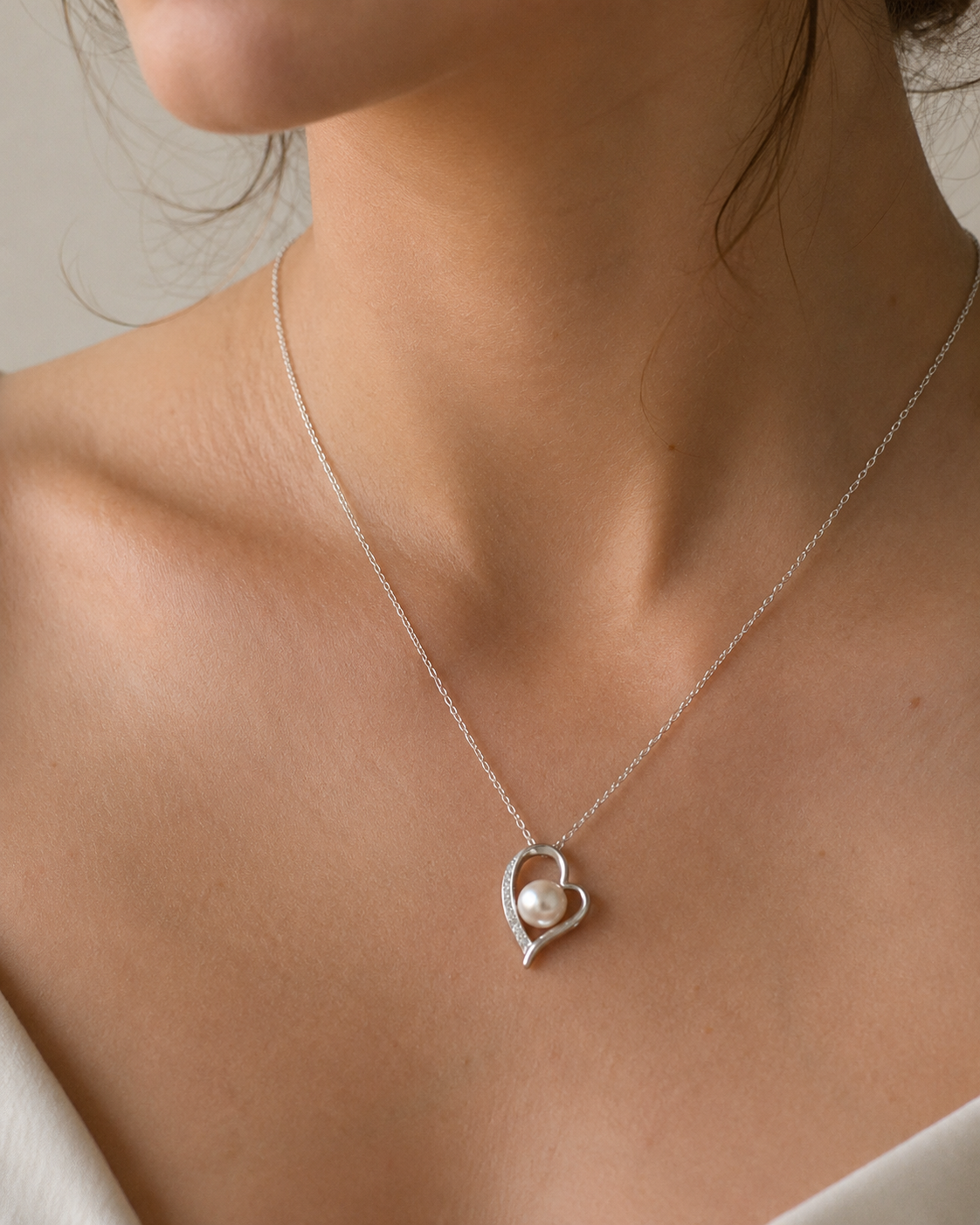 Amara - Heart Pearl Necklace in Silver