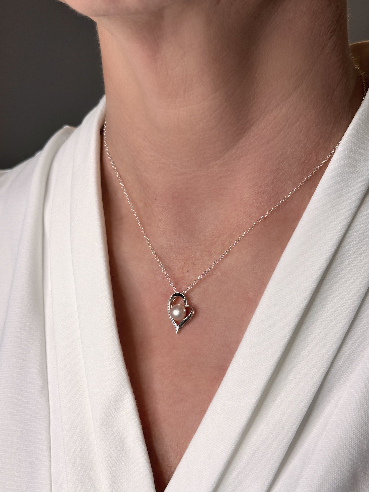 Amara - Heart Pearl Necklace in Silver